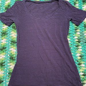 Lululemon t shirt size 4